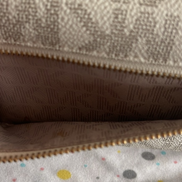 Michael Kors wallet - Picture 15 of 16